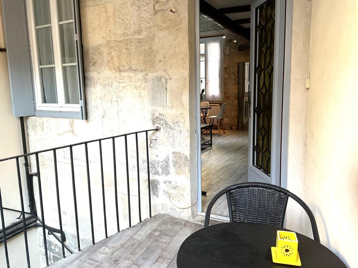 Place Aux Herbes Apartment Nimes Exterior photo