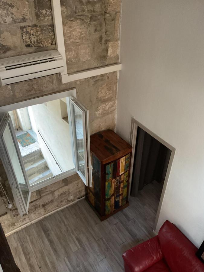 Place Aux Herbes Apartment Nimes Exterior photo
