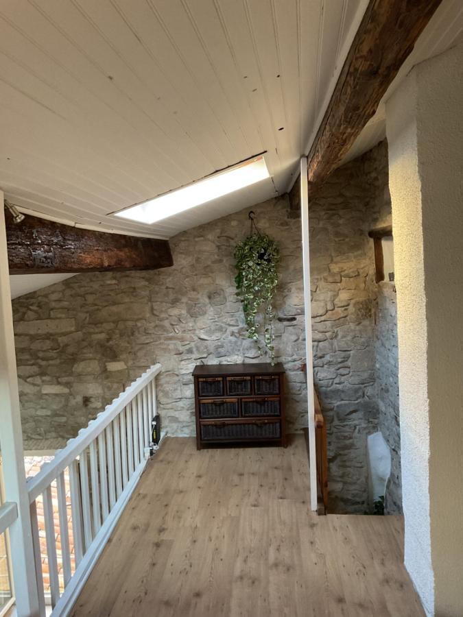 Place Aux Herbes Apartment Nimes Exterior photo