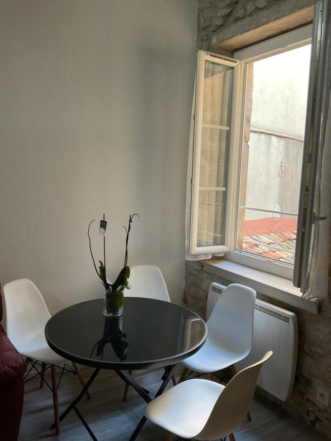 Place Aux Herbes Apartment Nimes Exterior photo