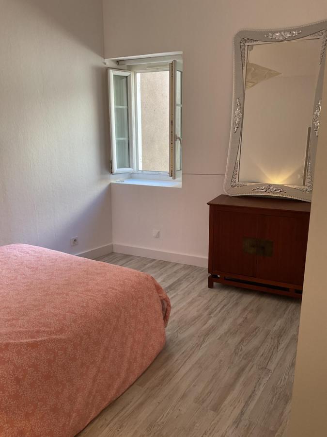Place Aux Herbes Apartment Nimes Exterior photo
