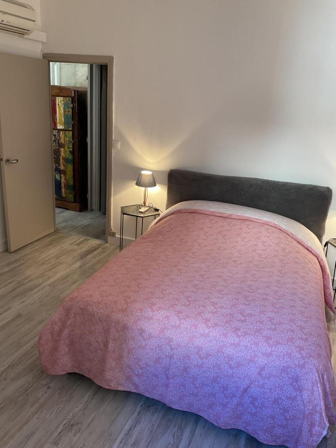 Place Aux Herbes Apartment Nimes Exterior photo