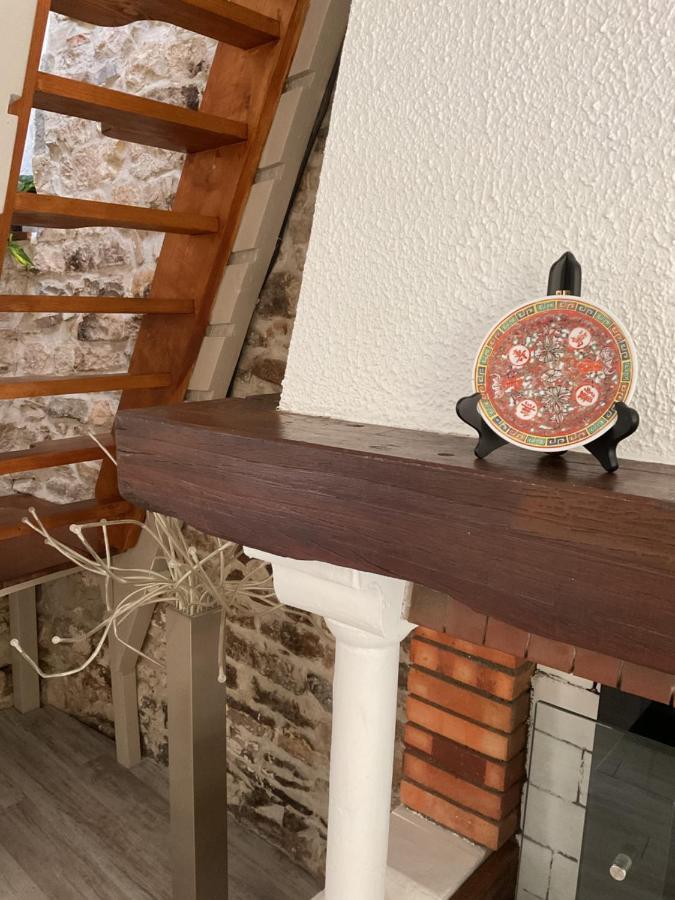 Place Aux Herbes Apartment Nimes Exterior photo