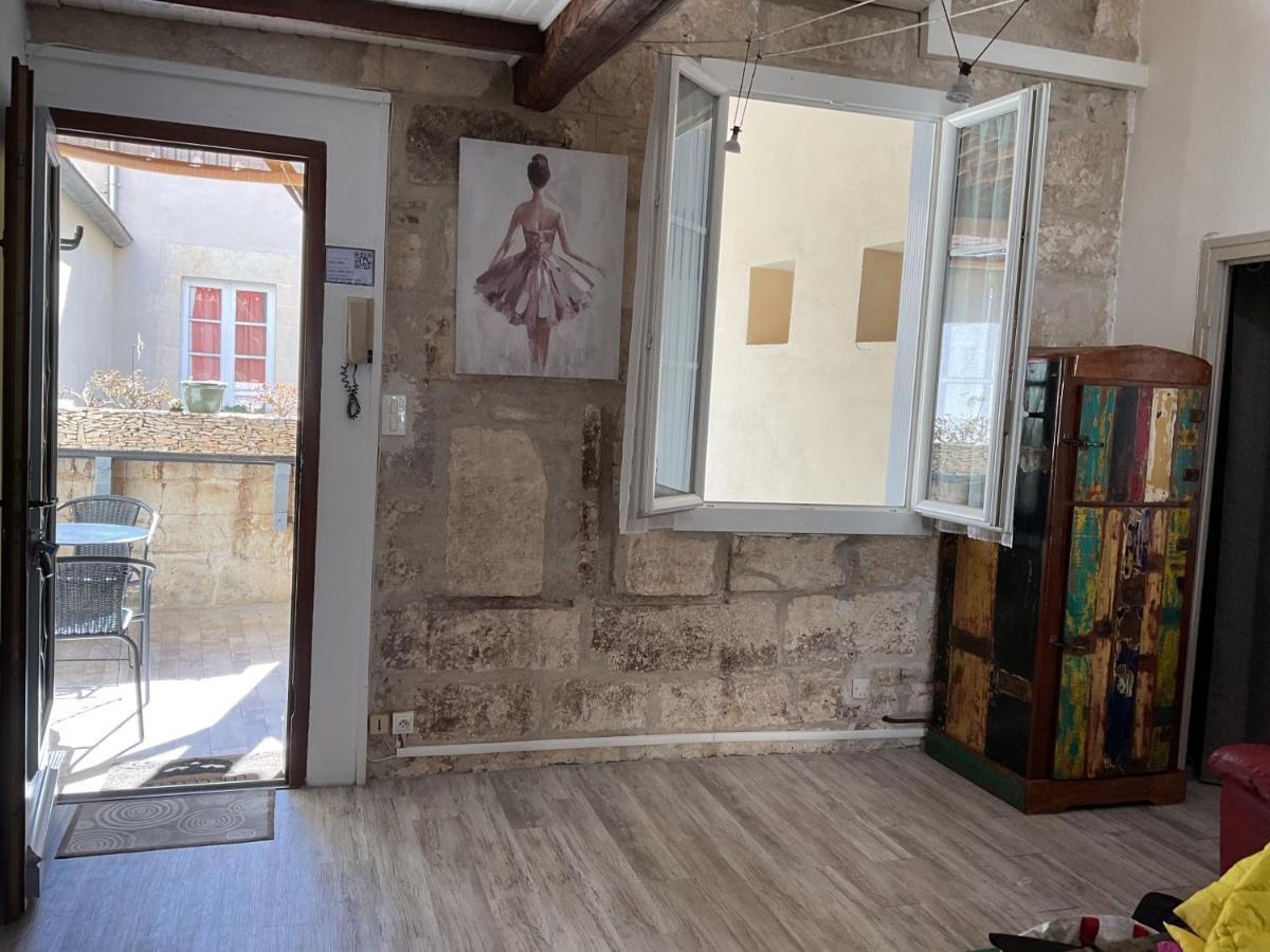 Place Aux Herbes Apartment Nimes Exterior photo