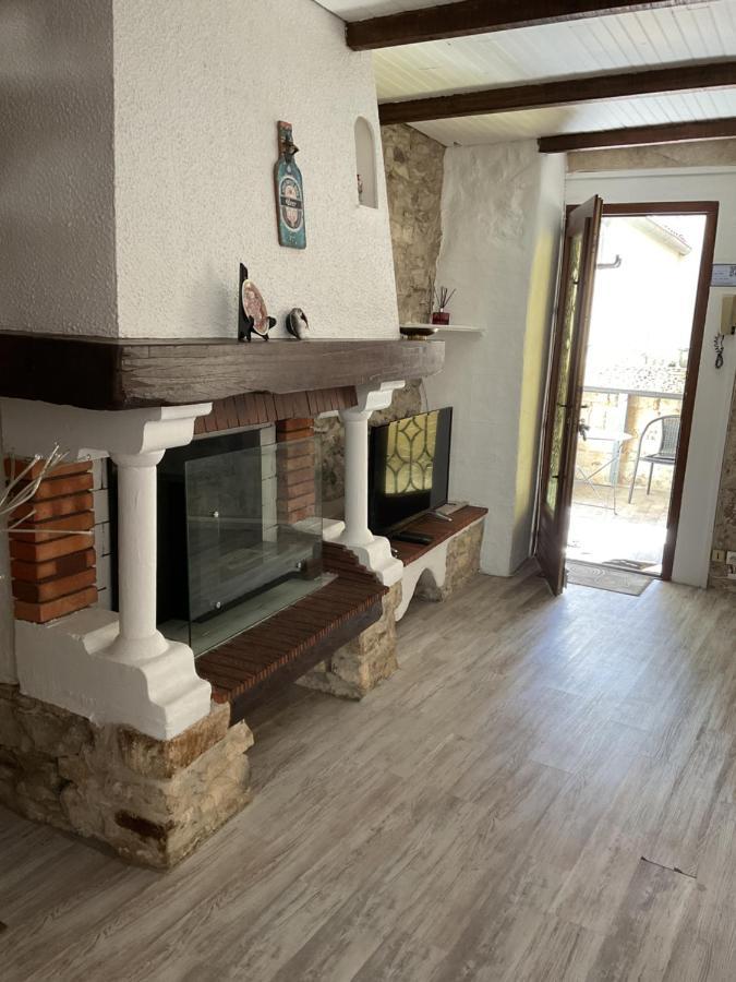 Place Aux Herbes Apartment Nimes Exterior photo