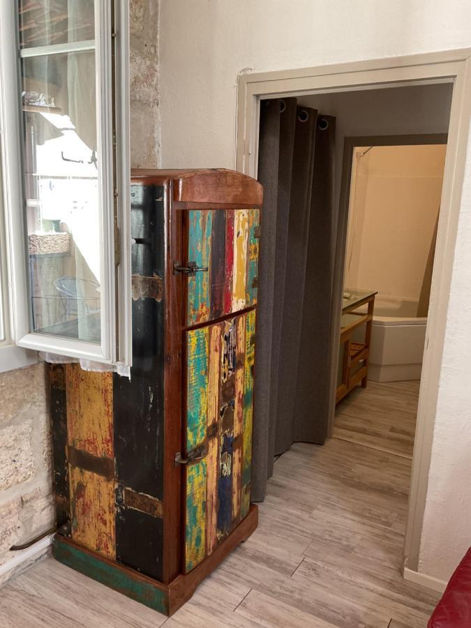 Place Aux Herbes Apartment Nimes Exterior photo